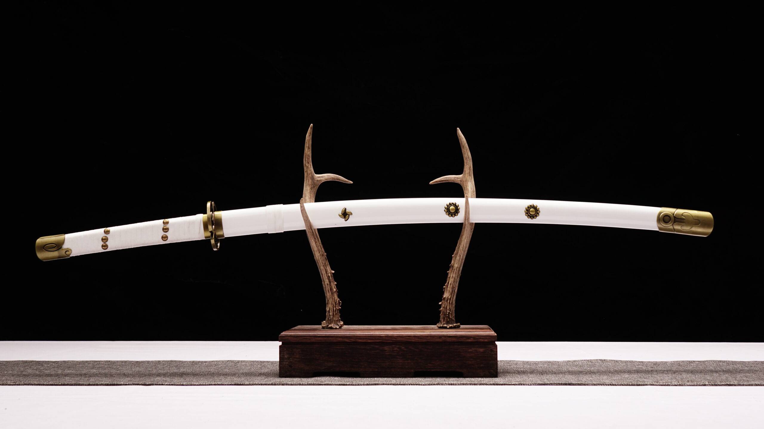 Premium Ame no Habakiri Replica | One Piece Katana 2 Premium Ame no Habakiri Replica | One Piece Katana - Image 2